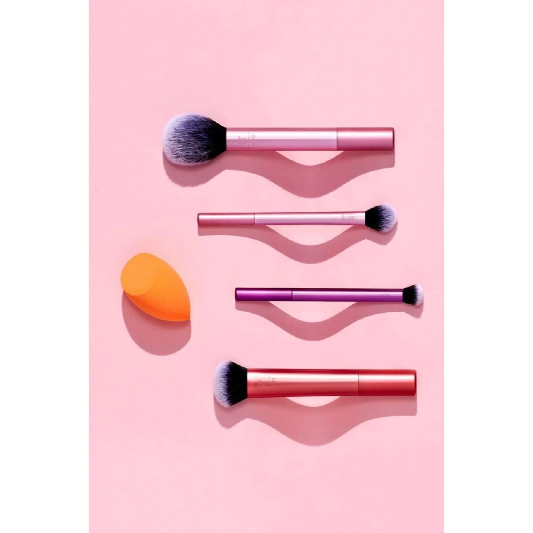 Real Techniques Everyday Essentials Kit with 1 Miracle Complexion Sponge 5pc - Image 11