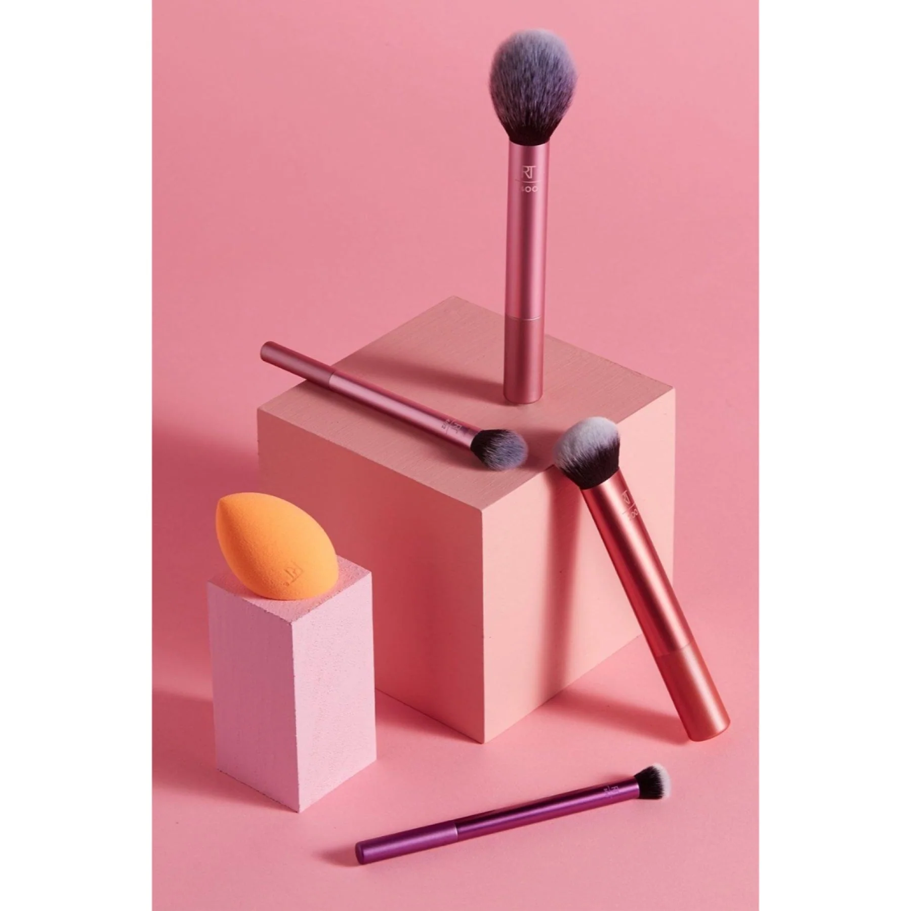 Real Techniques Everyday Essentials Kit with 1 Miracle Complexion Sponge 5pc - Image 14