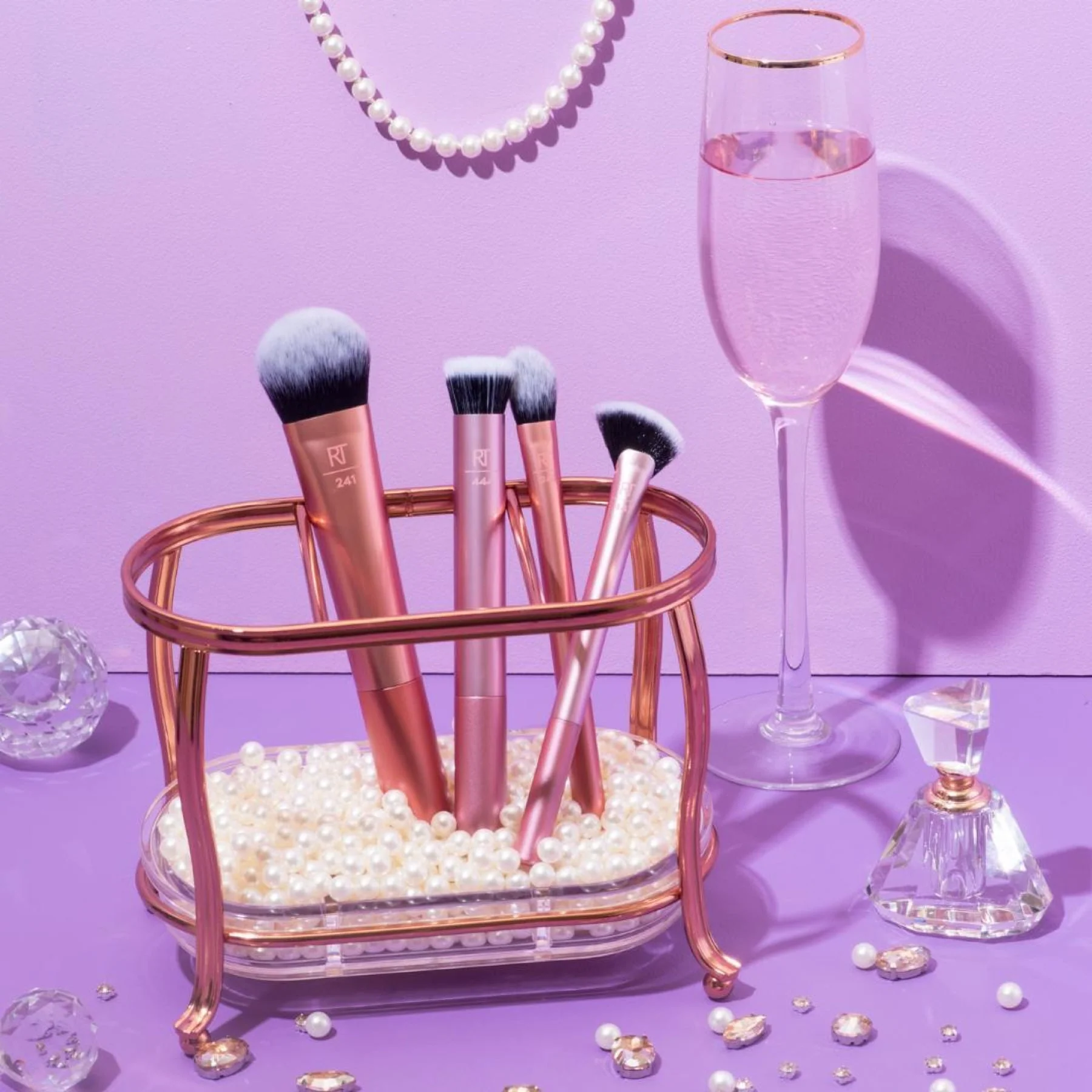 Real Techniques Everyday Essentials Kit with 1 Miracle Complexion Sponge 5pc - Image 4
