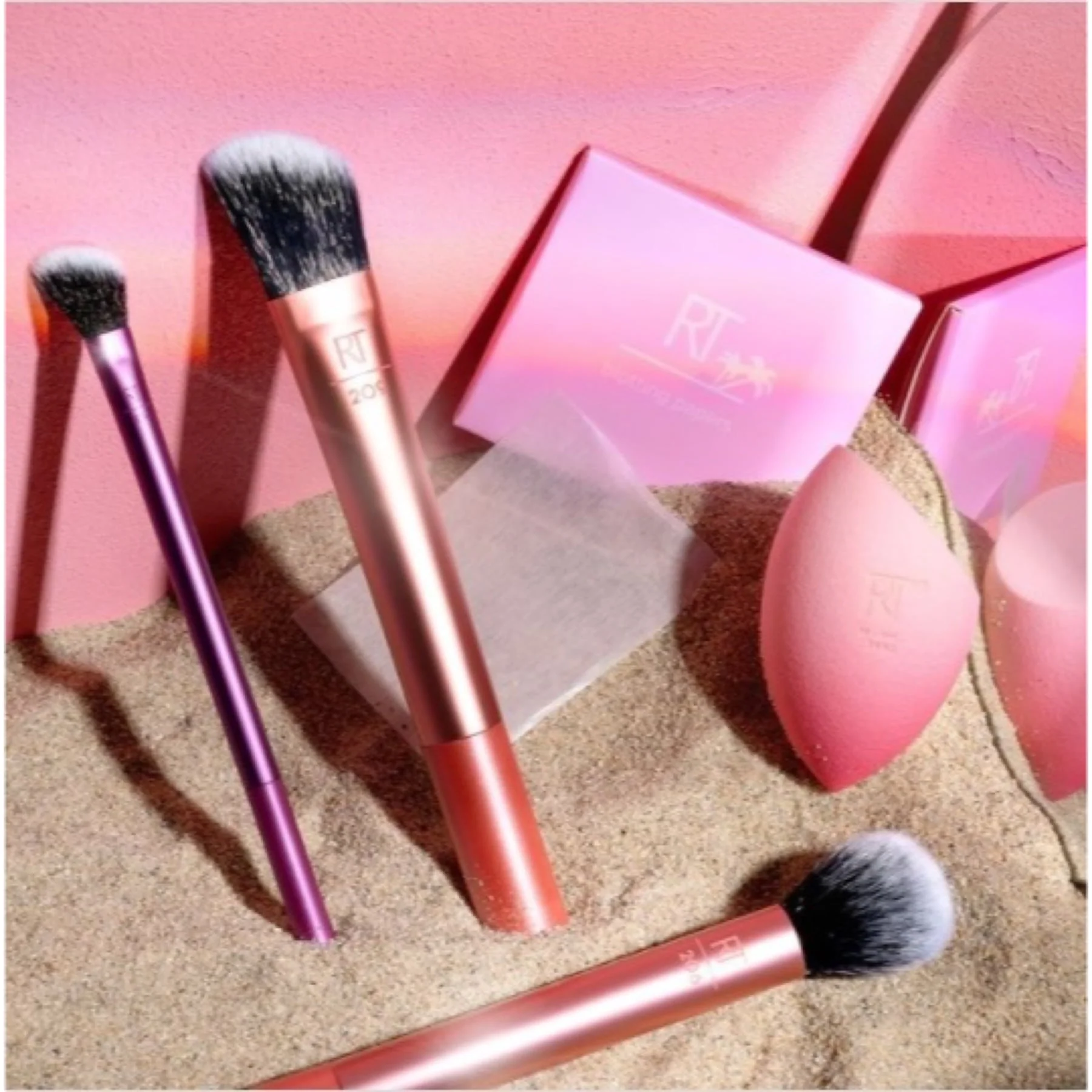Real Techniques Everyday Essentials Kit with 1 Miracle Complexion Sponge 5pc - Image 9