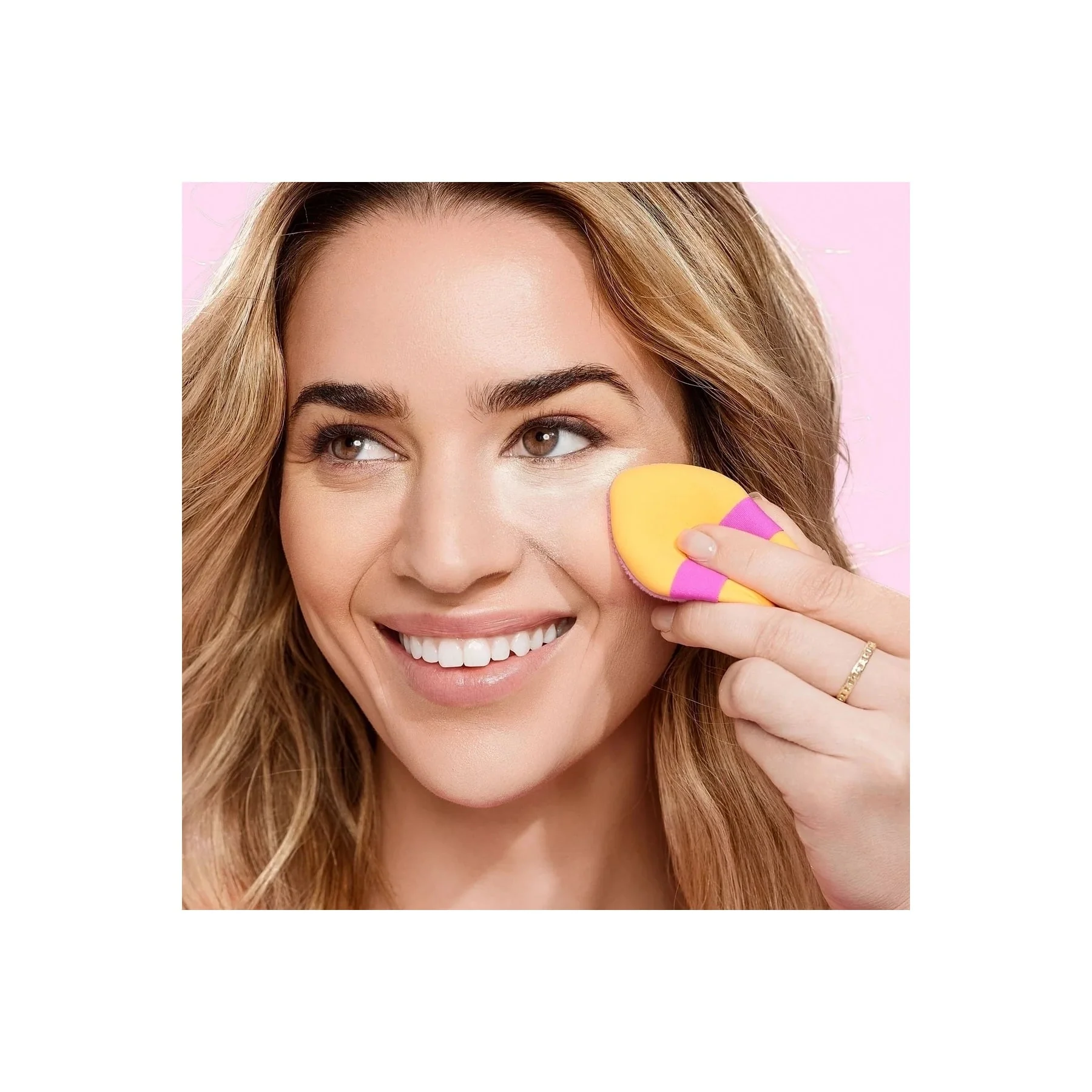 Real Techniques Miracle 2-in-1 Powder Puff - Image 5