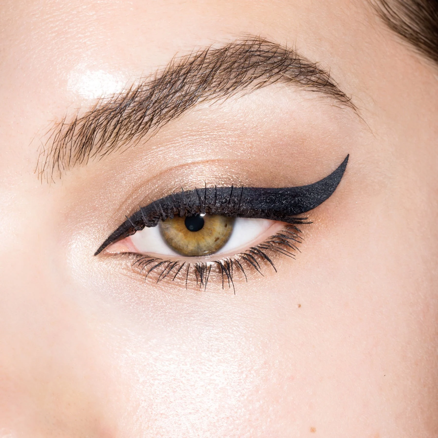Revlon ColorStay Sharp Line Liquid Eye Pen - Image 4