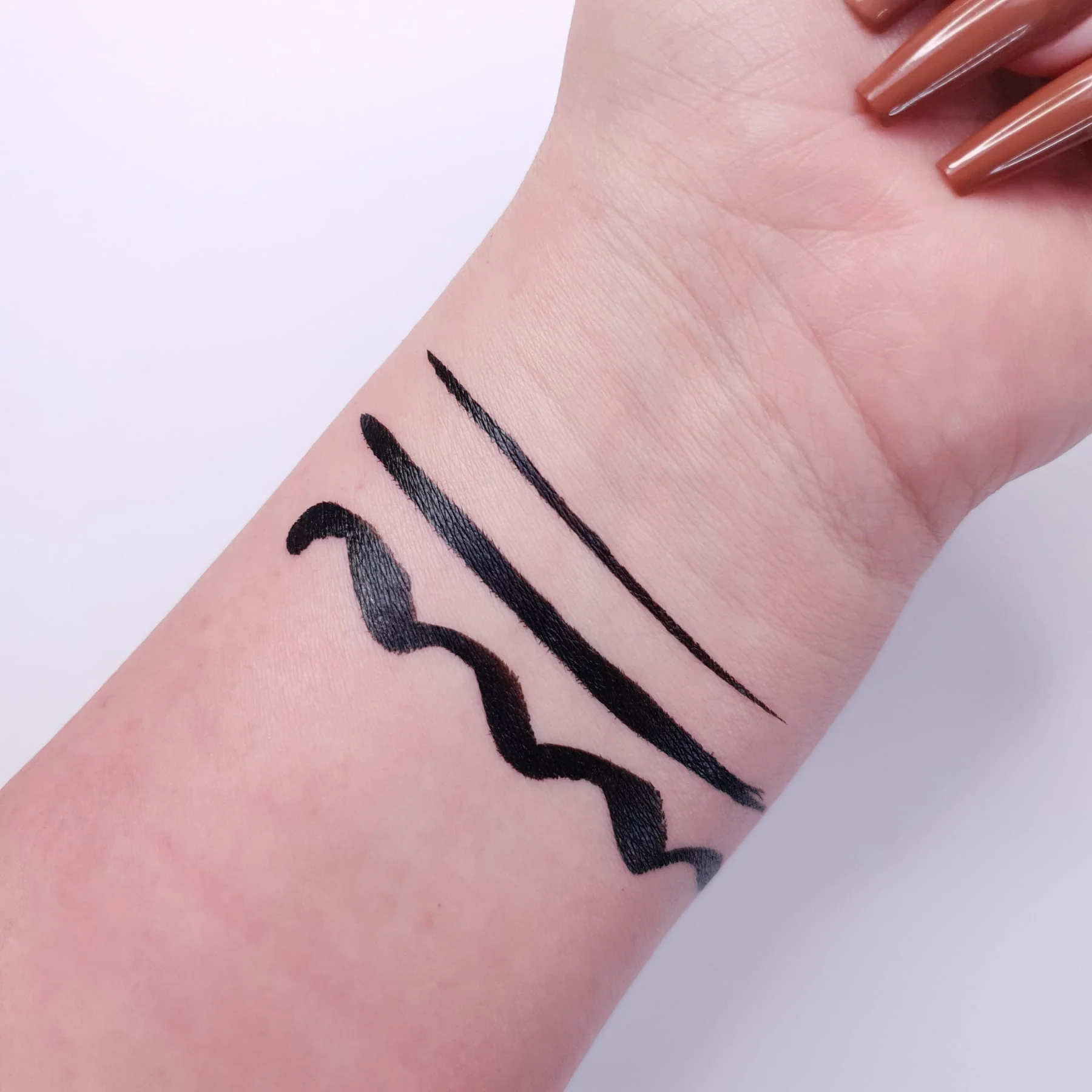 Revolution Relove Slick Flick Eyeliner Black 0.7g - Image 4